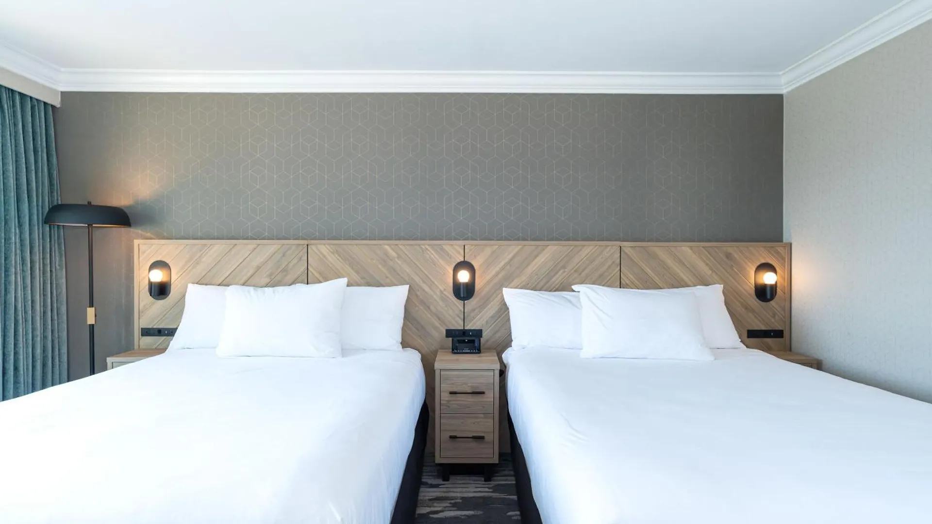 Sandman Hotel Vancouver Downtown 3*,