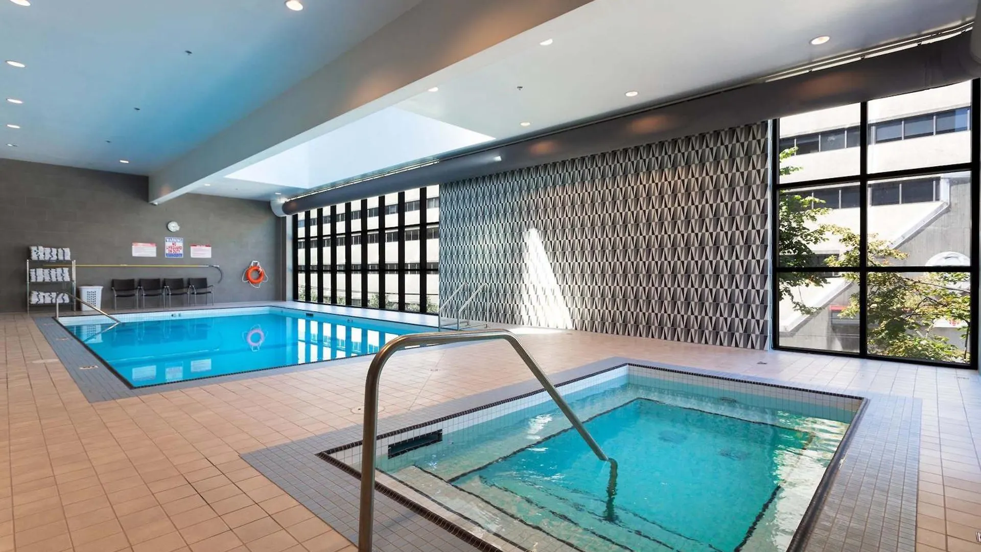 Sandman Hotel Vancouver Downtown 3*,