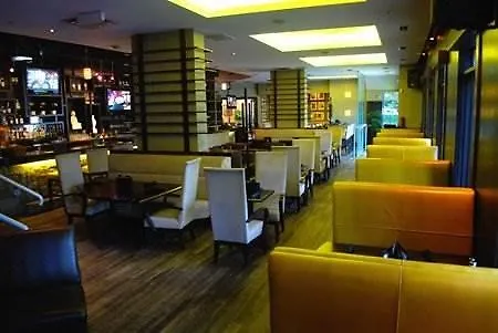 Sandman Hotel Vancouver Downtown 3*,