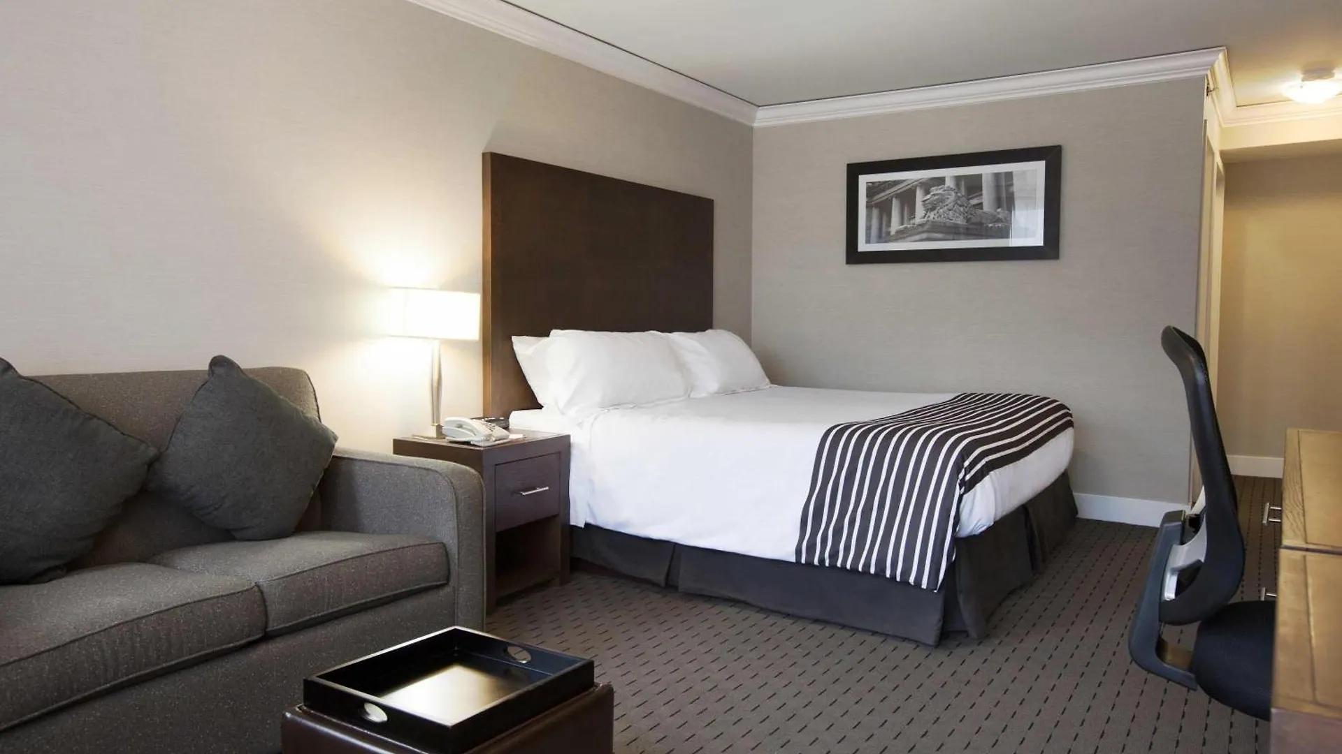 Sandman Hotel Vancouver Downtown 3*,