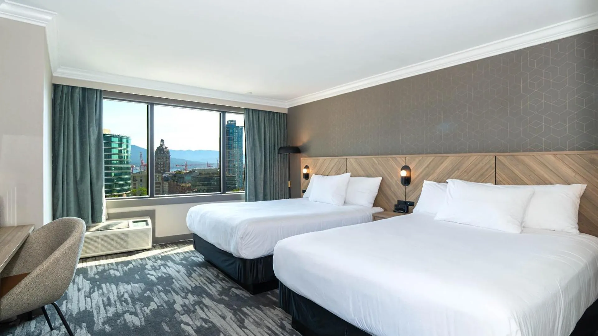 Sandman Hotel Vancouver Downtown 3*,